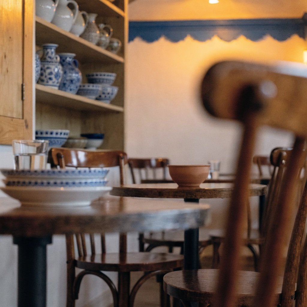 Innenraum des Meraki Bistros